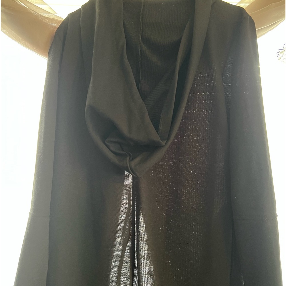 Women sz S black hi/lo hoodie never worn coming from smoke free house